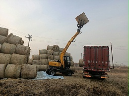 寶鼎抓草機(jī)，高效作業(yè)裝卸干草垛