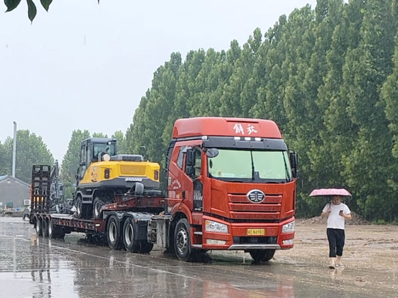 寶鼎抓木機，風雨無阻，快速服務客戶的承諾