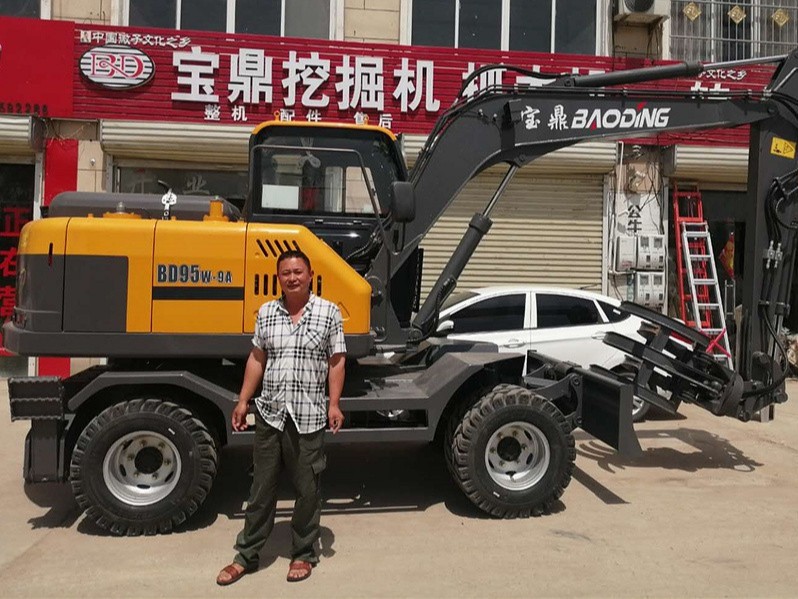 寶鼎商丘抓木機(jī)客戶購車