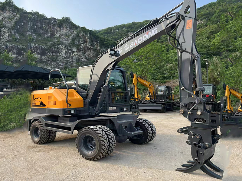寶鼎BD90D抓木機，廣西客戶交車