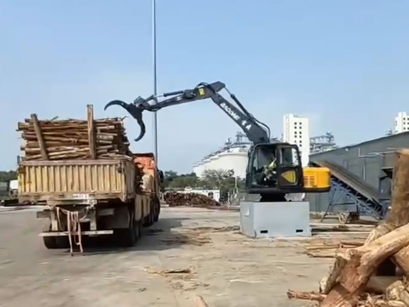 寶鼎固定式電動抓木機，木材廠裝卸工具