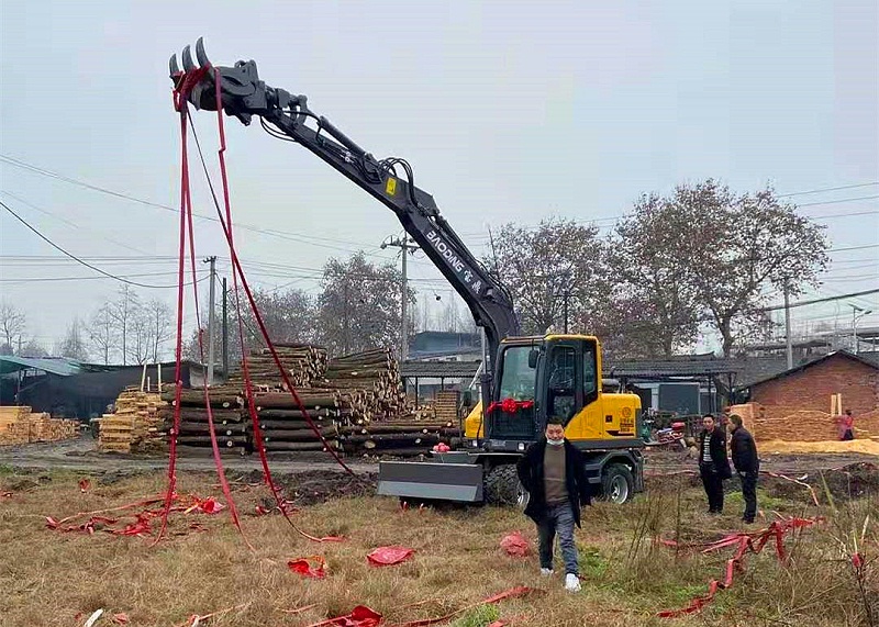 四川抓木機(jī)寶鼎客戶購機(jī)