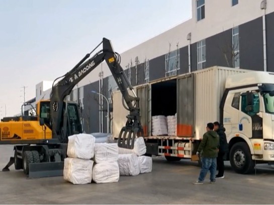 寶鼎抓包機，服務于各個工廠抓包作業(yè)