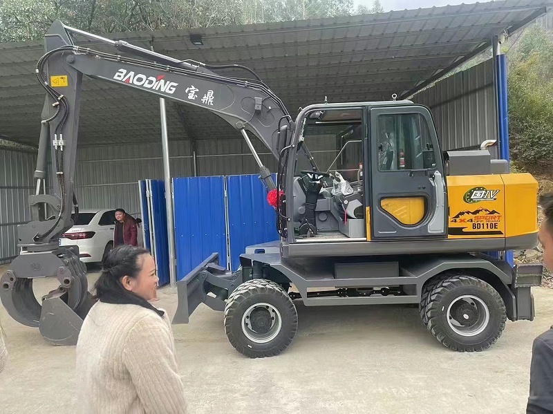 寶鼎110E抓木機
