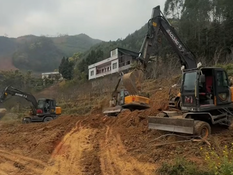 寶鼎挖掘機(jī)